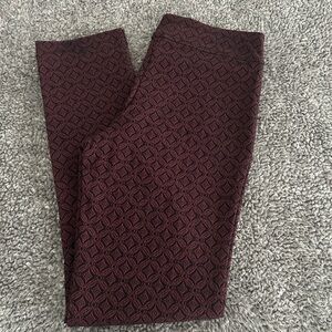 Women's Black & Burgundy Patterned Ankle Pants